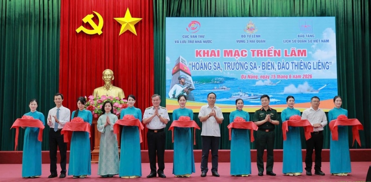 Khai mạc Triển lãm “Hoàng Sa, Trường Sa - Biển, đảo thiêng liêng”